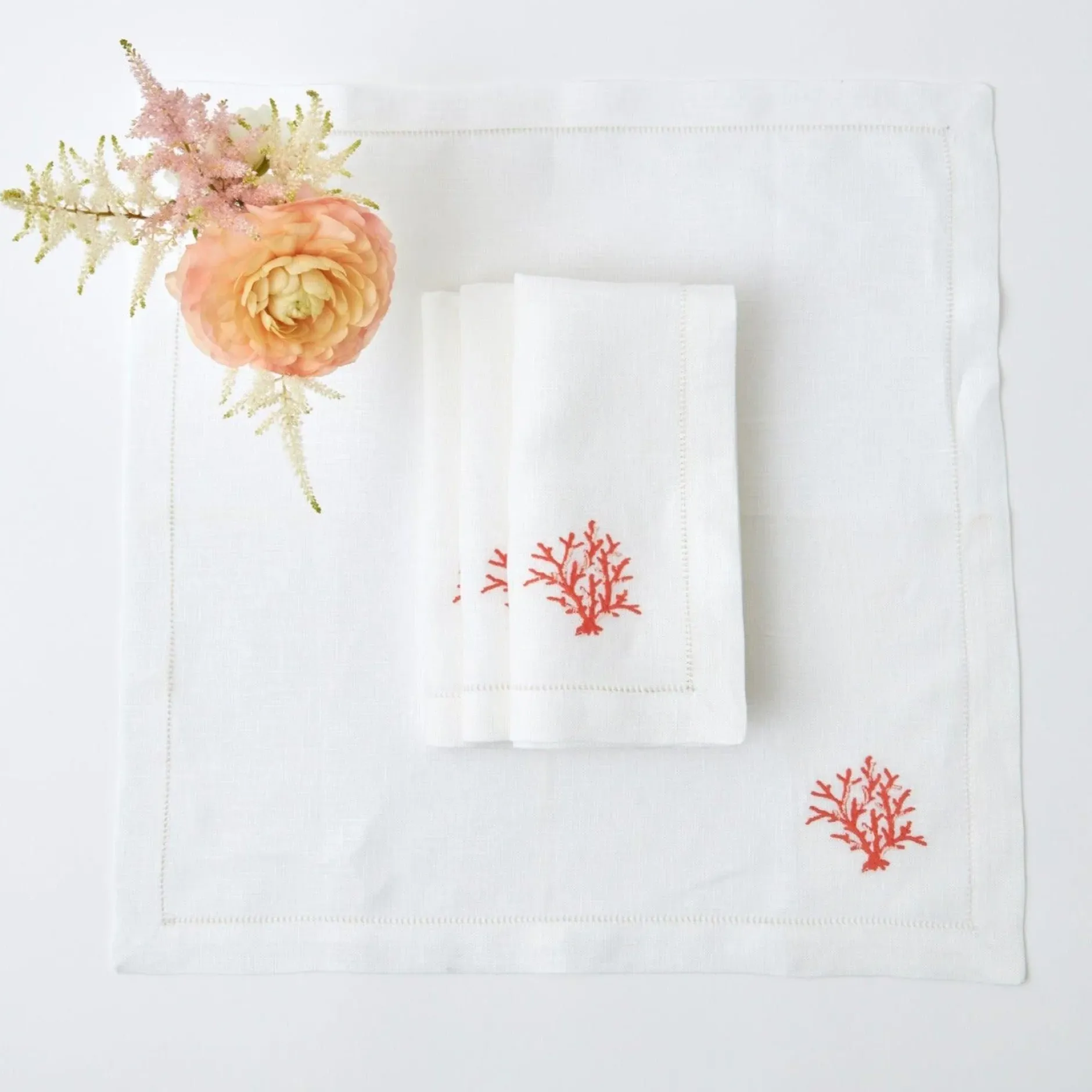 Sale Mrs. Alice Coral Linen Napkins (Set Of 4)
