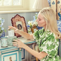 New Mrs. Alice Velvet Oak Scented Candle & Pot Set